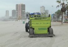 Jóvenes participan de limpieza de playas