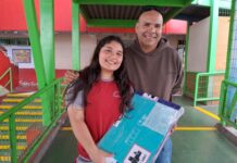 Estudiantes de Tarapacá reciben notebook con recursos pedagógicos e internet gratis por un año