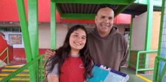 Estudiantes de Tarapacá reciben notebook con recursos pedagógicos e internet gratis por un año